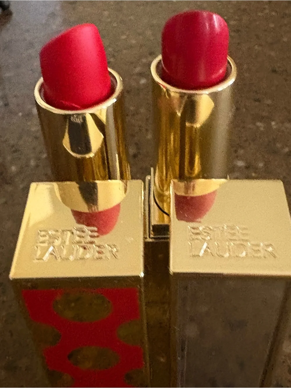 2 NEW RED ESTEE LAUDER LIPSTICKS-Red Ribbon & Envious